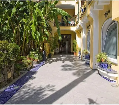Isola Hotel Ísquia