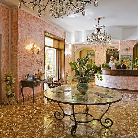 Isola فندق