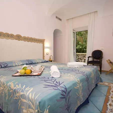 Isola Hotel 4*