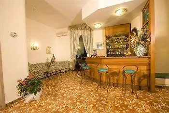 Ξενοδοχείο Isola 4*