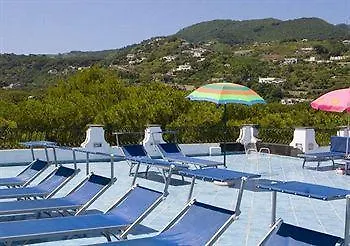 Isola 4*