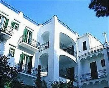 Isola 4*