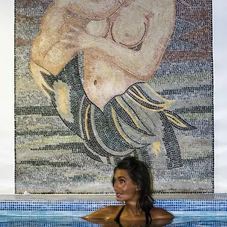 Ξενοδοχείο Isola 4*