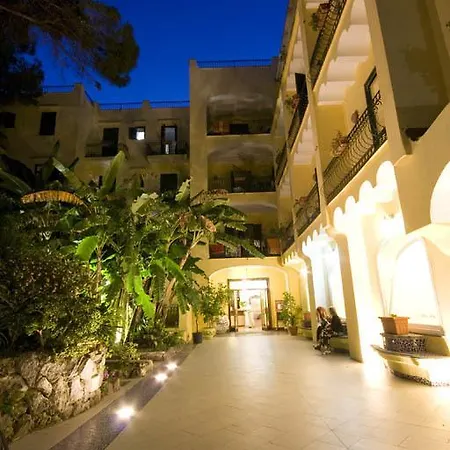 Isola Ξενοδοχείο Ίσκια