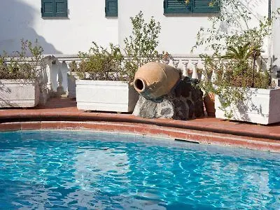 Ξενοδοχείο Isola 4*