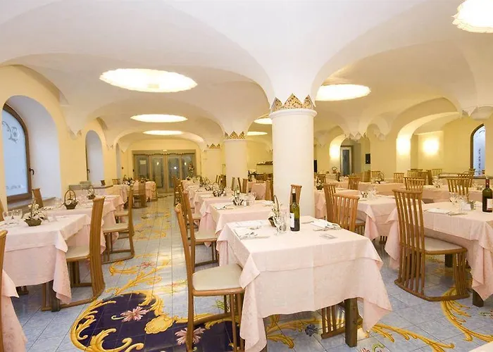 Isola Hotel 4*