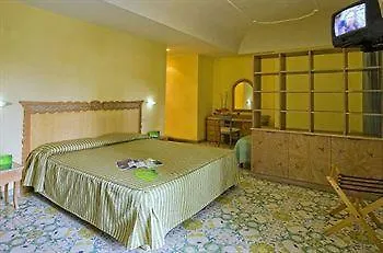 Isola Hotel 4*